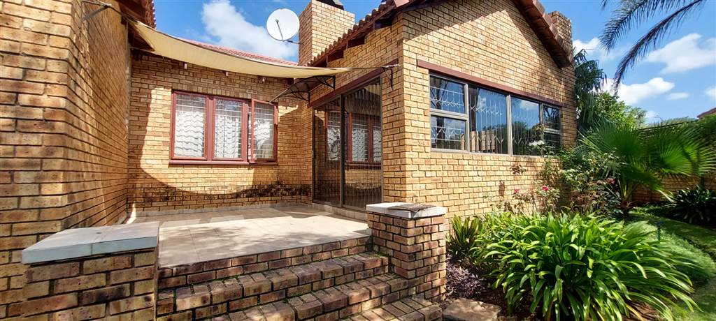 3 Bed House in Ruimsig photo number 14