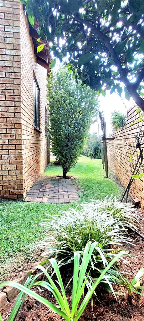 3 Bed House in Ruimsig photo number 18