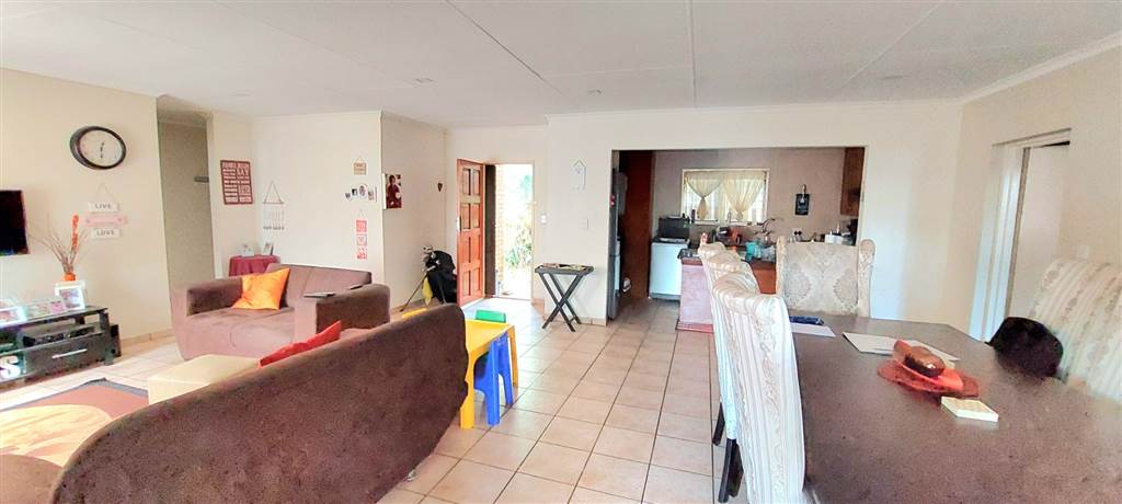 3 Bed House in Ruimsig photo number 13