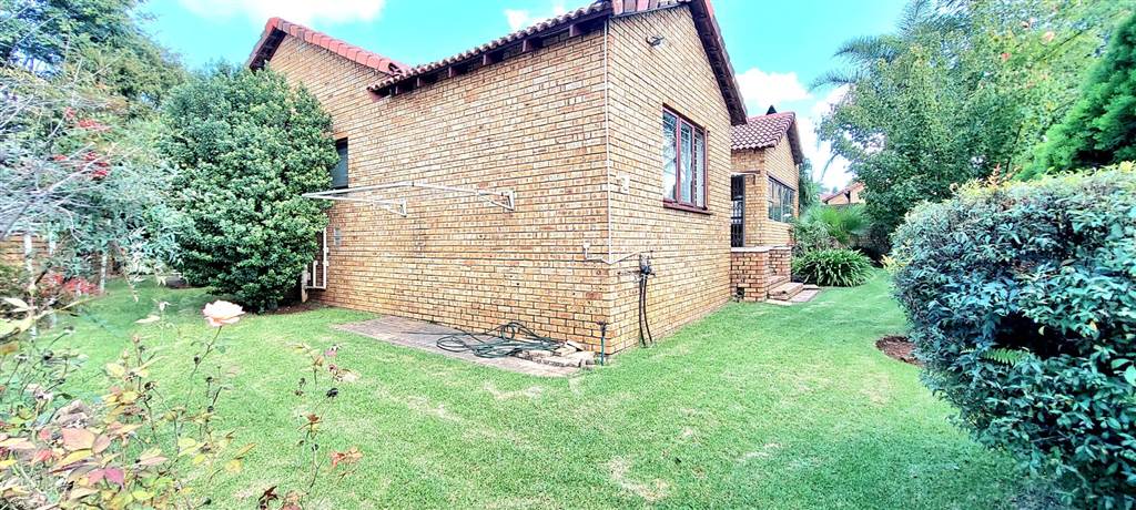 3 Bed House in Ruimsig photo number 17