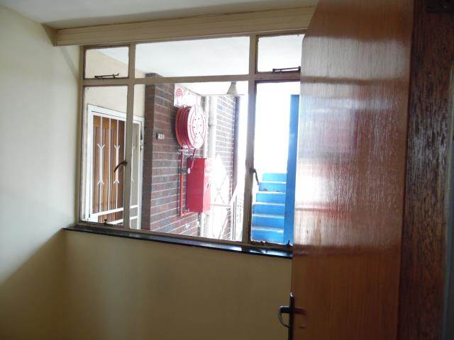 2 Bed Flat in Vereeniging Central photo number 3