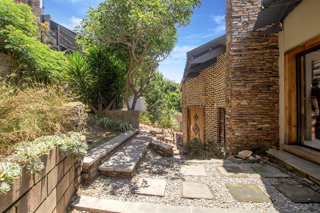 3 Bed House in Constantia Kloof photo number 24