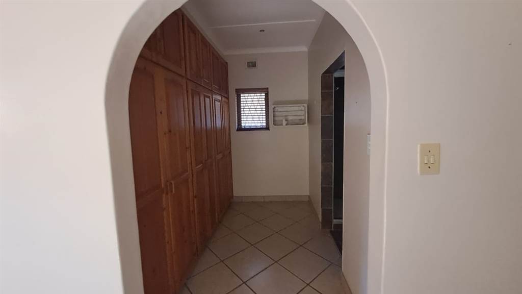 4 Bed House in Umtentweni photo number 7