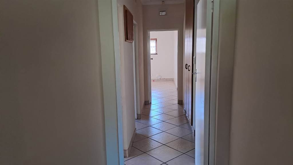 4 Bed House in Umtentweni photo number 11