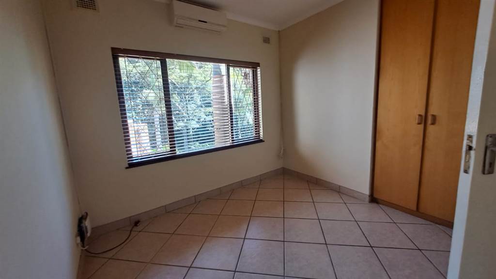 4 Bed House in Umtentweni photo number 10