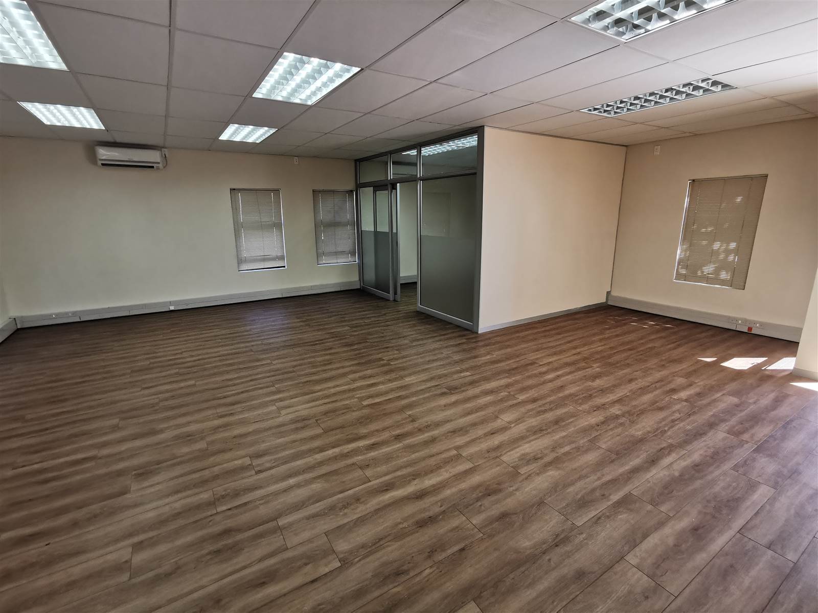 88  m² Commercial space in Wilkoppies photo number 10