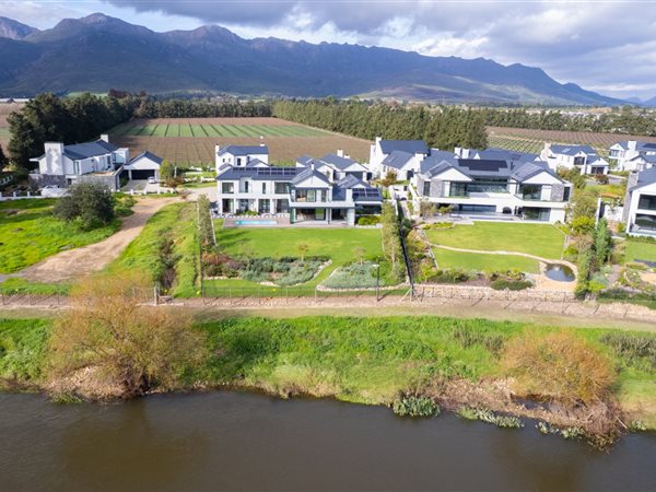 5 Bedroom House 5 Bedroom House