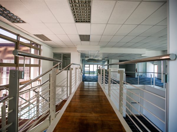 902  m² Office Space