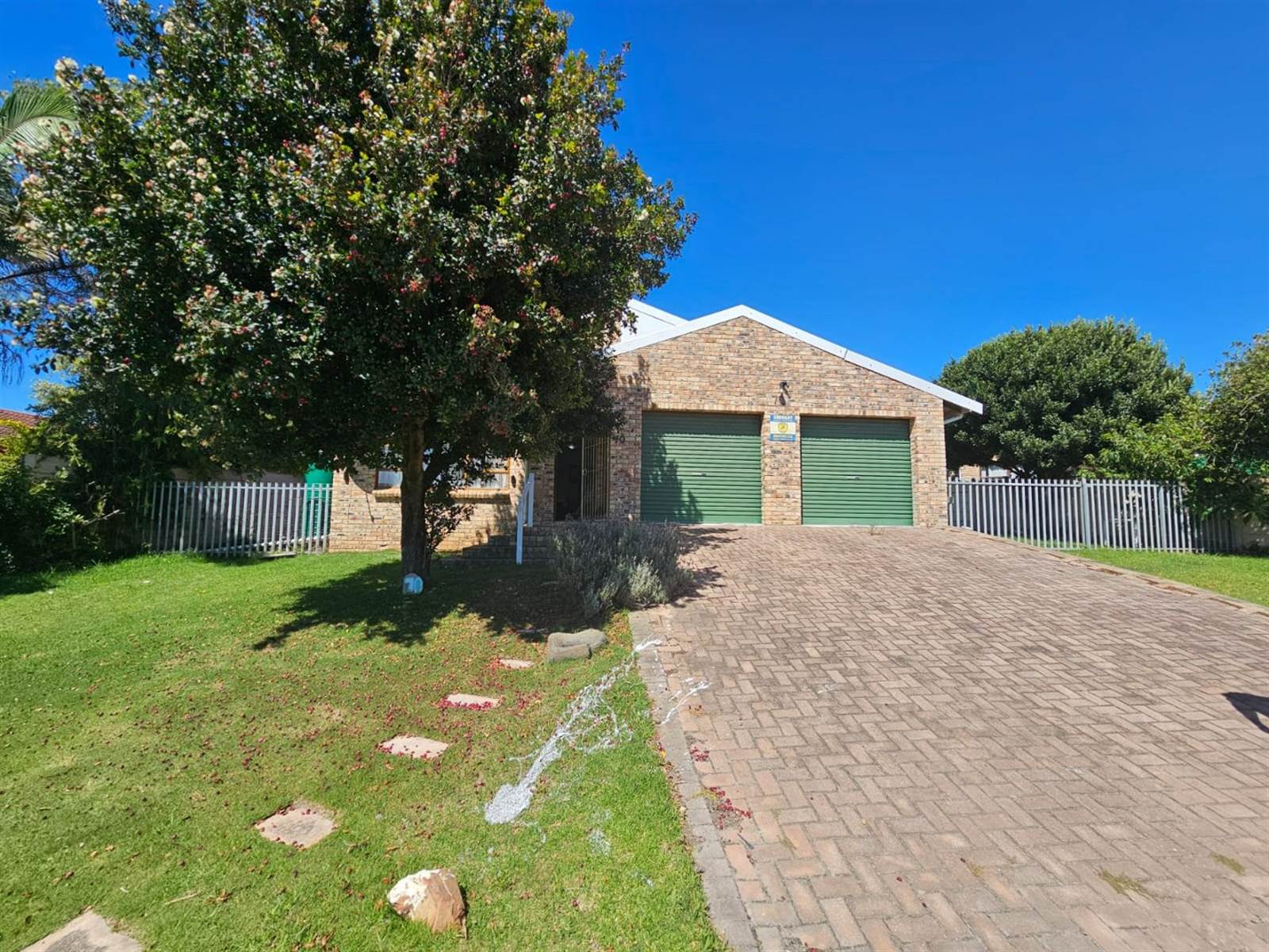 3 Bed House in Jeffreys Bay photo number 1