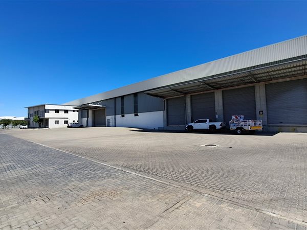 4 889  m² Industrial space