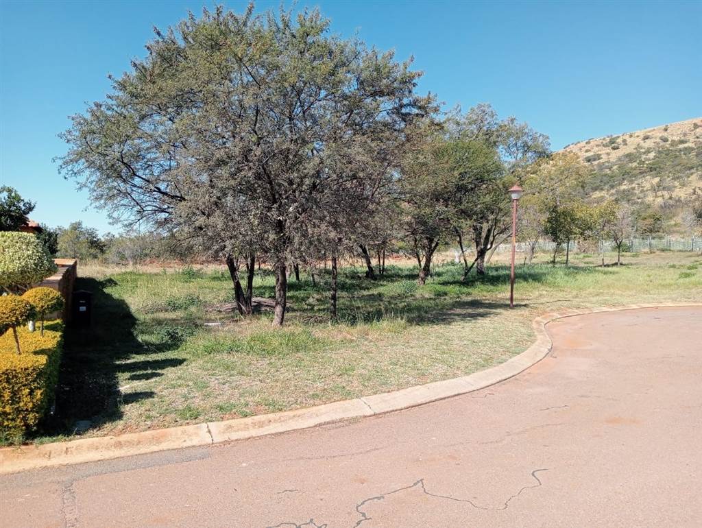 901 m² Land available in Magaliesberg Country Estate photo number 3