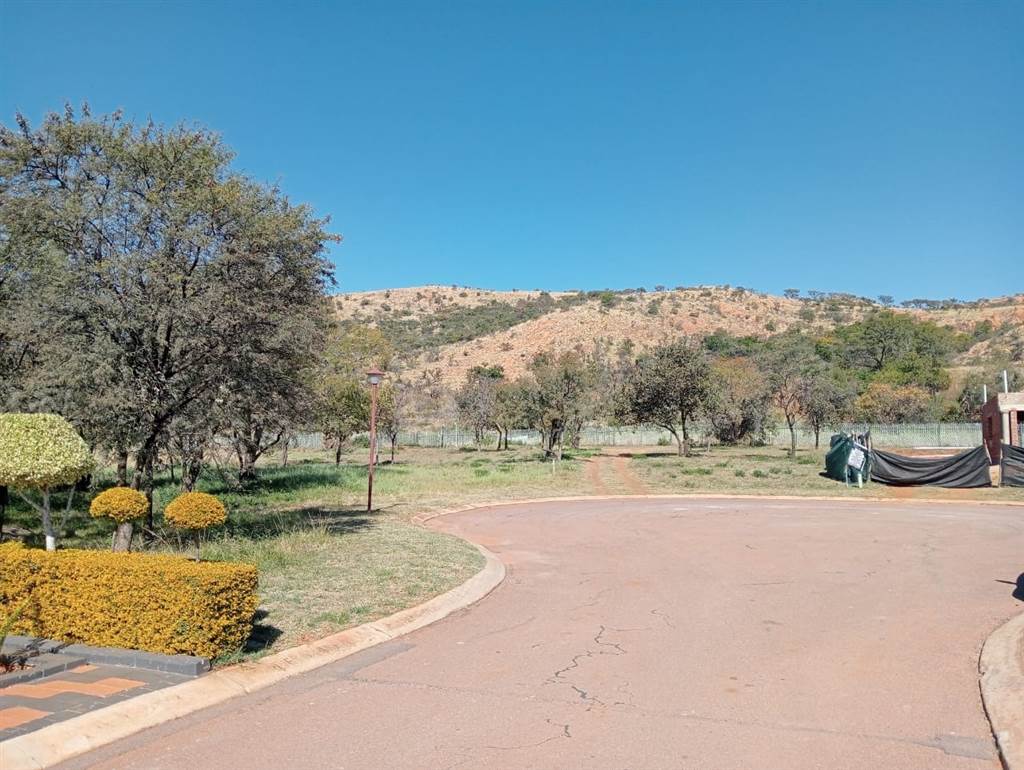 901 m² Land available in Magaliesberg Country Estate photo number 2