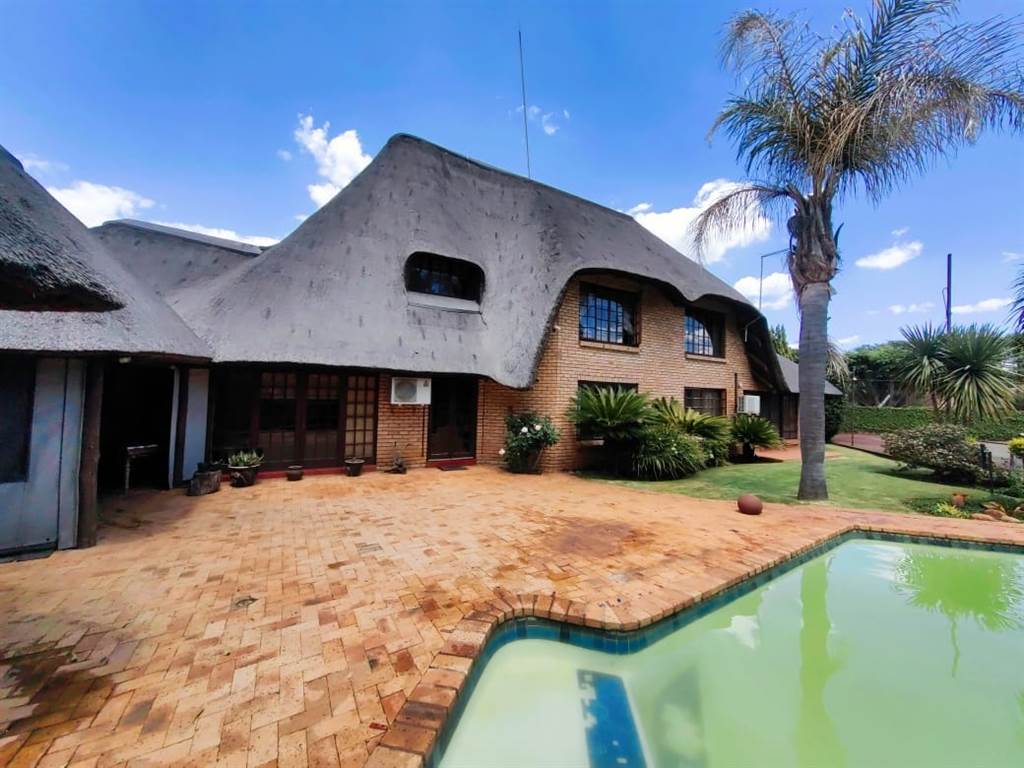 5 Bed House in Mooivallei Park photo number 1
