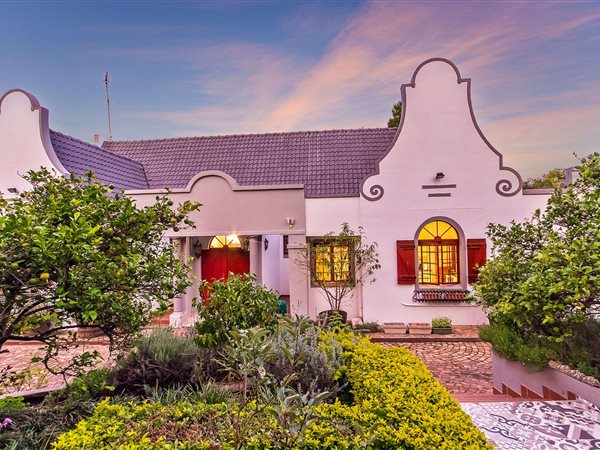 5 Bed House in Oaklands