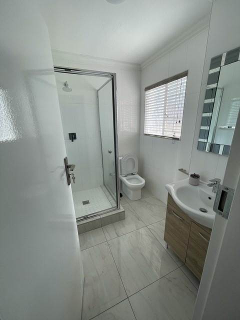 3 Bed Apartment in Newlands photo number 9