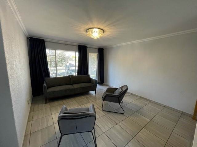 3 Bed Apartment in Newlands photo number 5