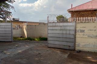 2 Bed House in West Turffontein photo number 18