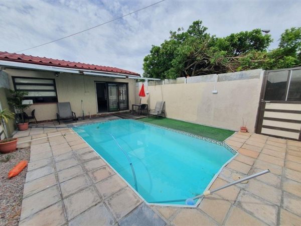 4 Bed House in Grassy Park
