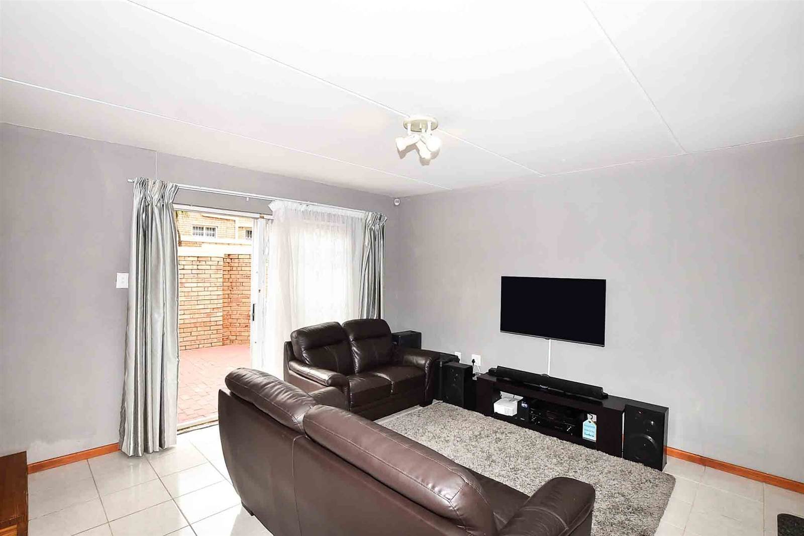 2 Bed Townhouse in Strubens Valley photo number 6