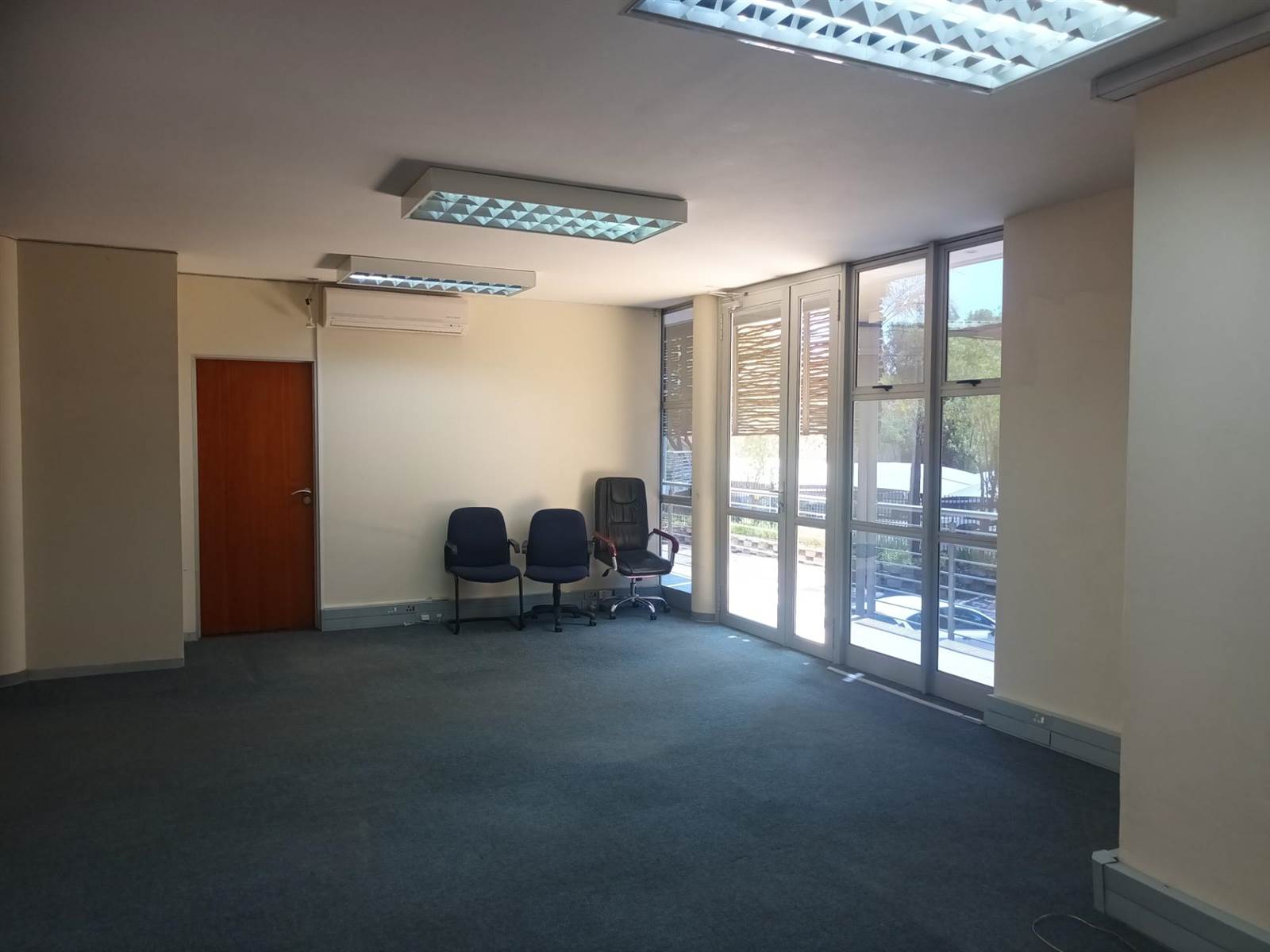 90  m² Commercial space in Lynnwood Glen photo number 11