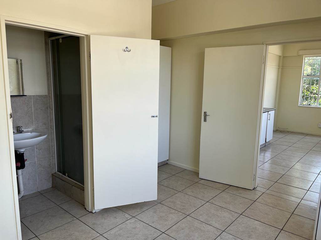 1 Bed Apartment in Pietermaritzburg Central photo number 7