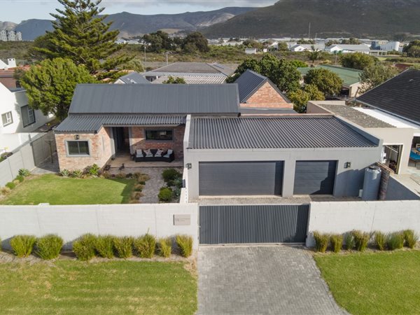 4 Bedroom House 4 Bedroom House