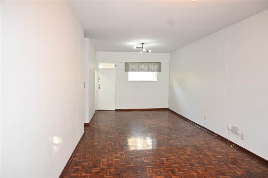 2 Bed Apartment in Craighall Park photo number 4