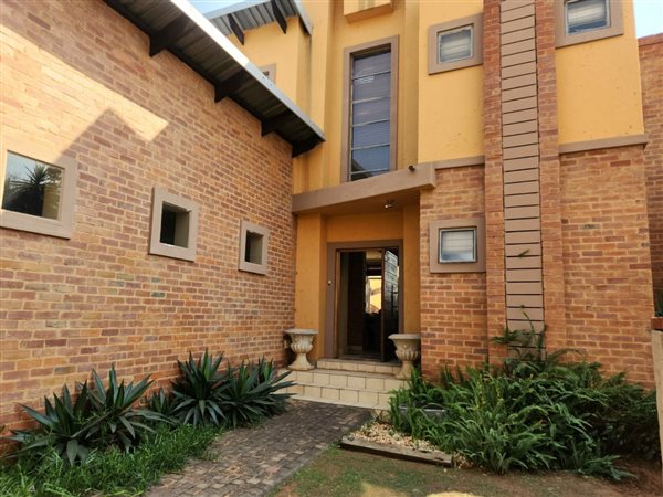 3 Bed Townhouse in Cashan