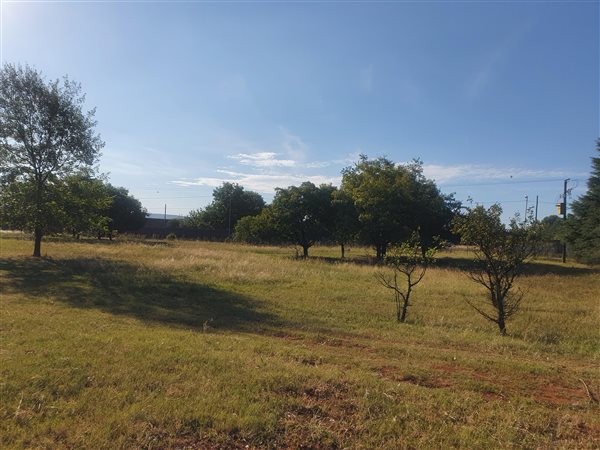 2000 m² Land available in Raslouw