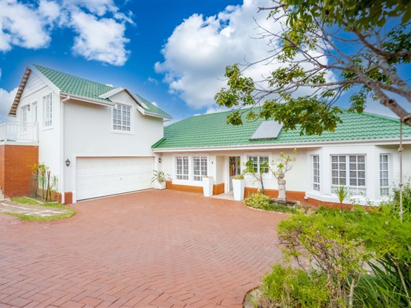 4 Bed Townhouse in Mt Edgecombe Estate 1 & 2
