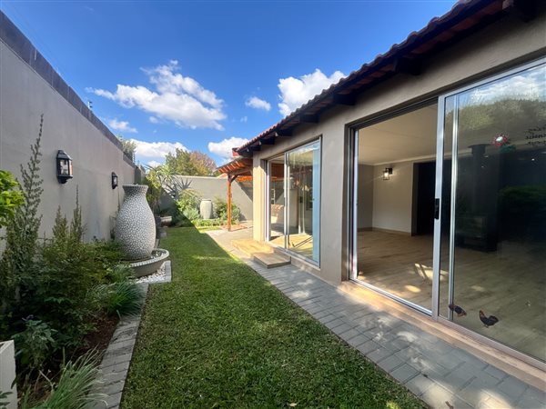 3 Bedroom Townhouse 3 Bedroom Townhouse