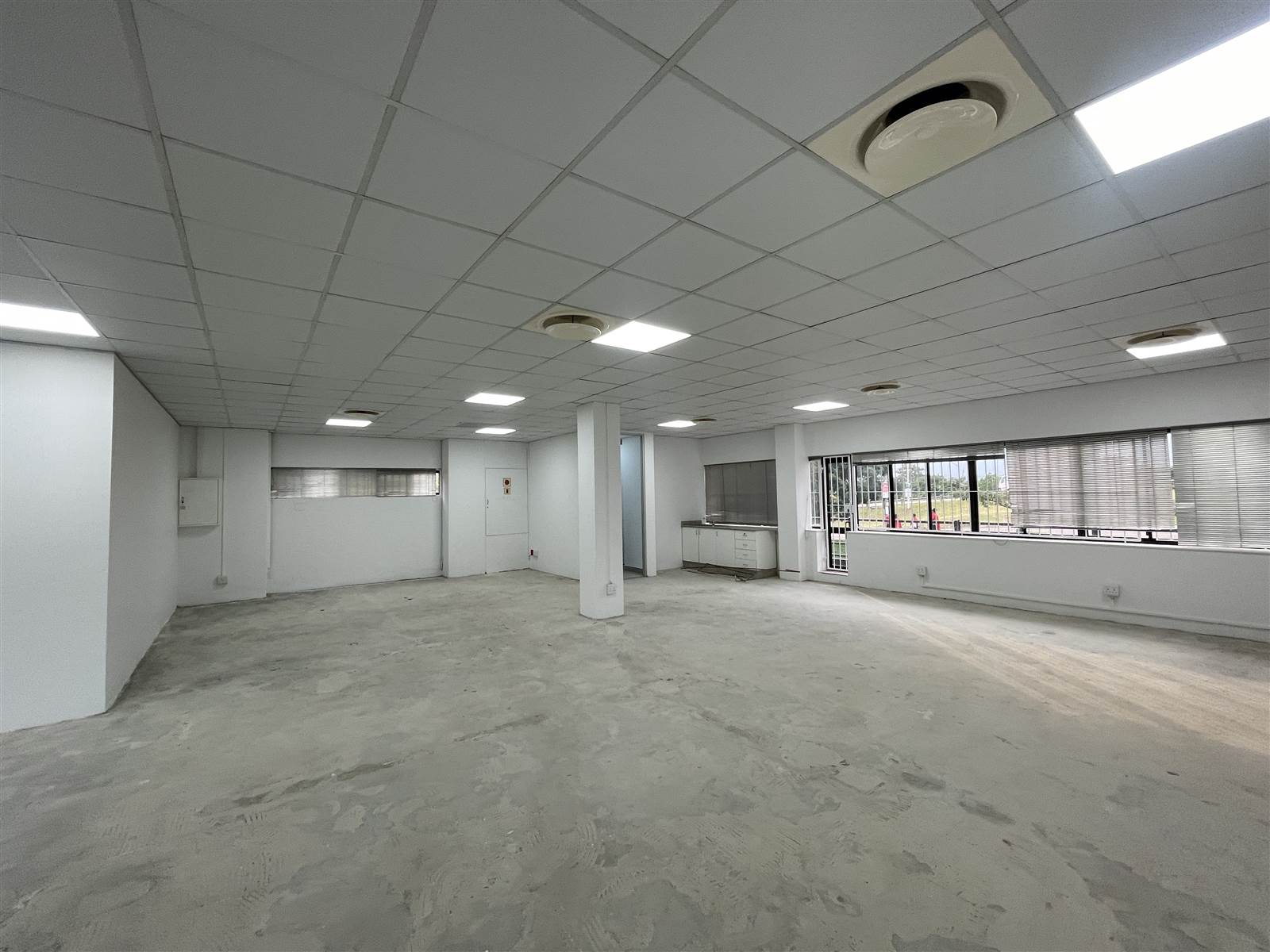 145  m² Retail Space in Westville photo number 3