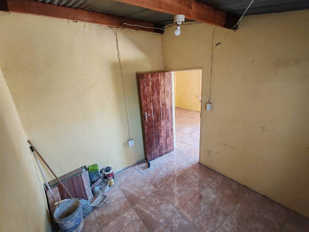 2 Bed House in Chris Hani photo number 13