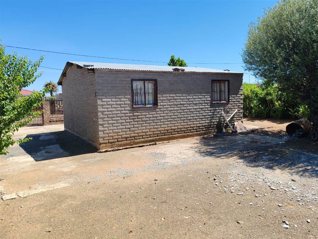 2 Bed House in Chris Hani photo number 6