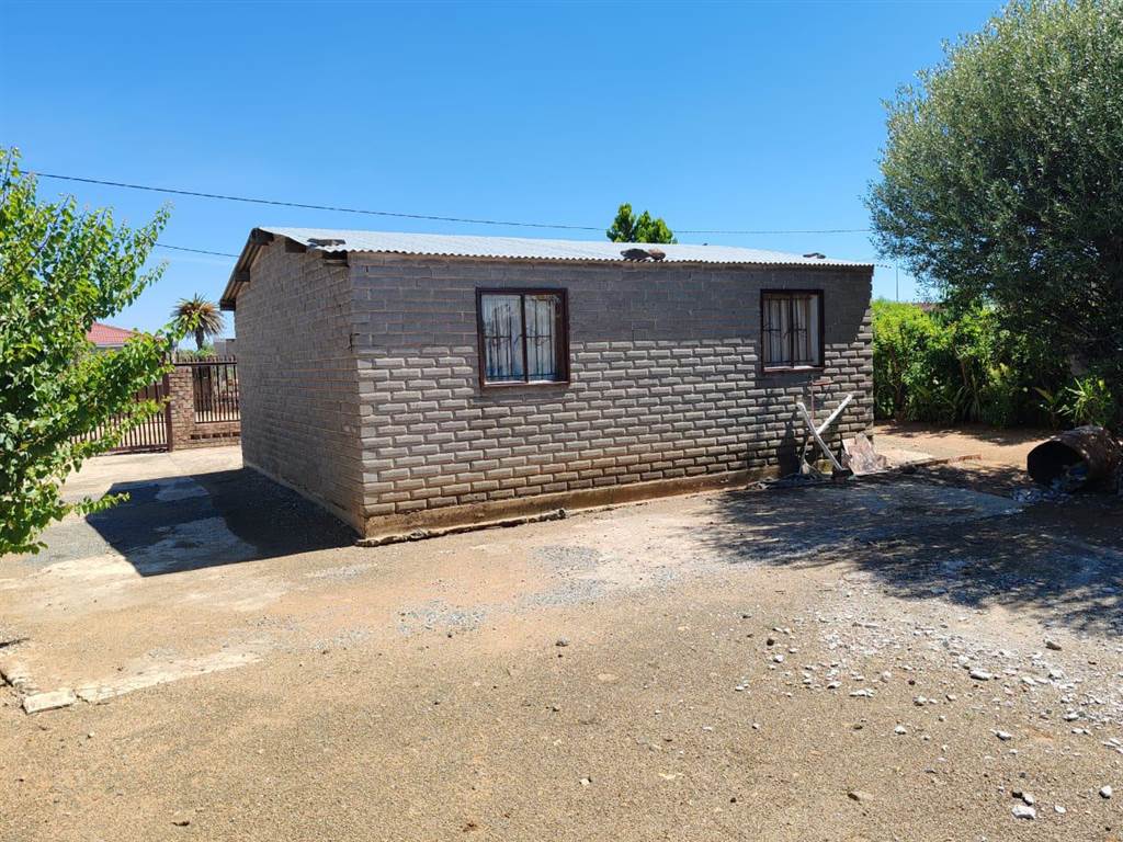 2 Bed House in Chris Hani photo number 16