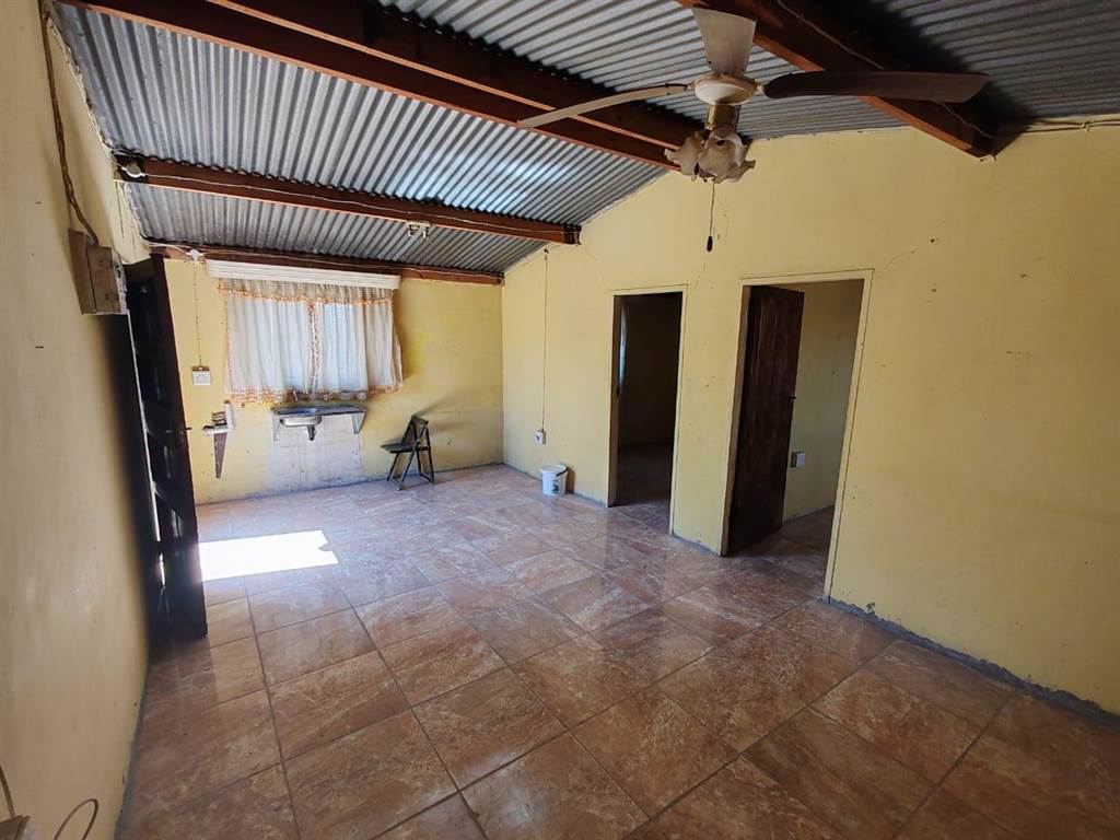 2 Bed House in Chris Hani photo number 7