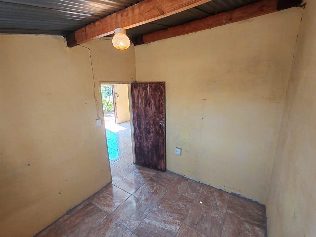 2 Bed House in Chris Hani photo number 11