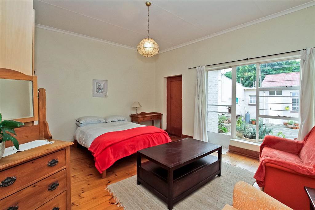 2 Bed House in Kensington photo number 6