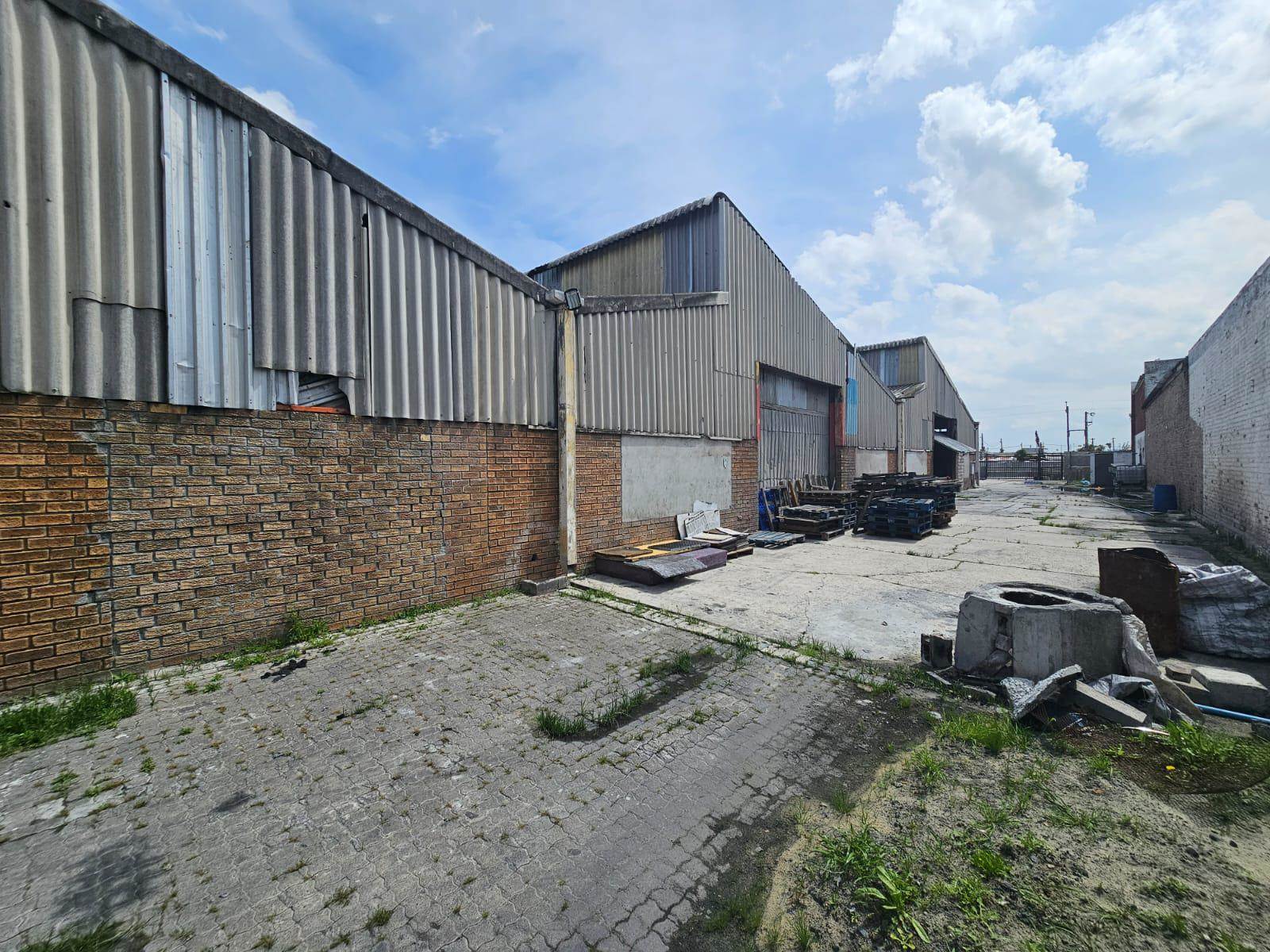2141  m² Industrial space in Broadlands photo number 1