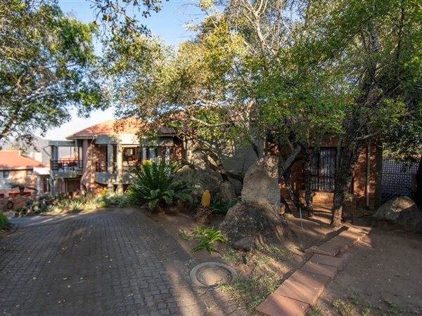 4 Bedroom House 4 Bedroom House