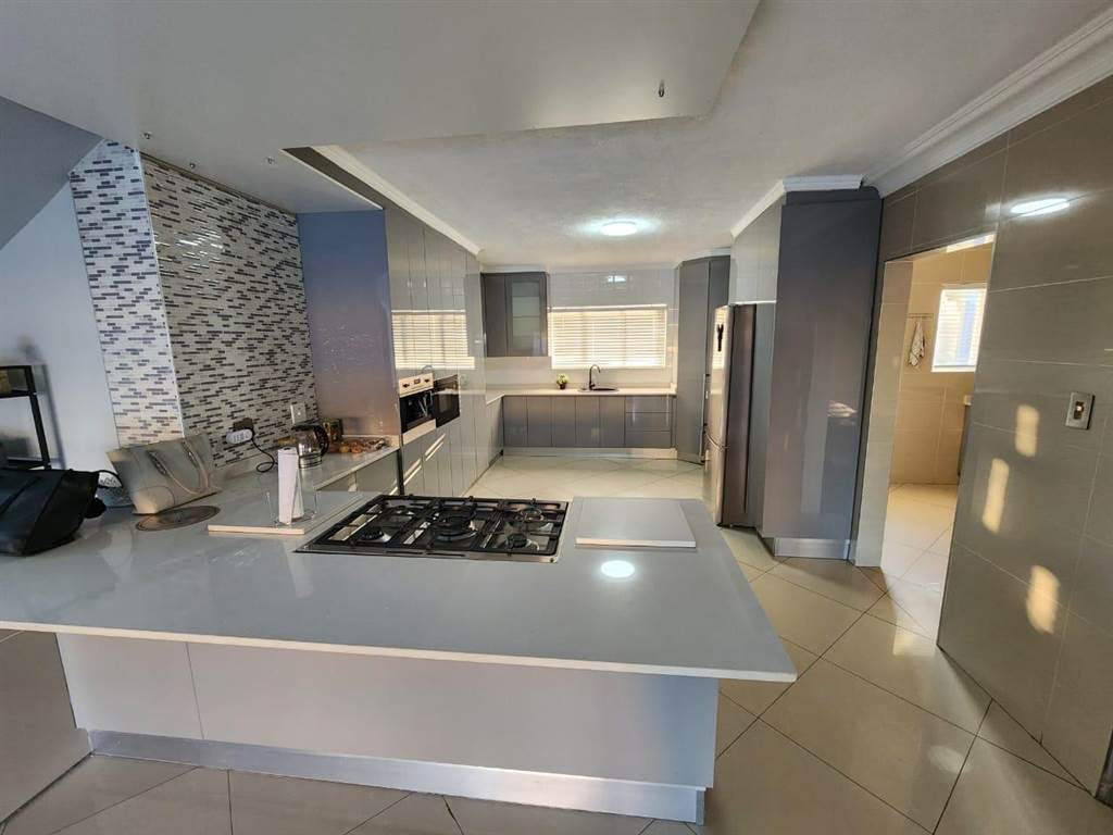 5 Bed House in Zambezi Country Estate photo number 6