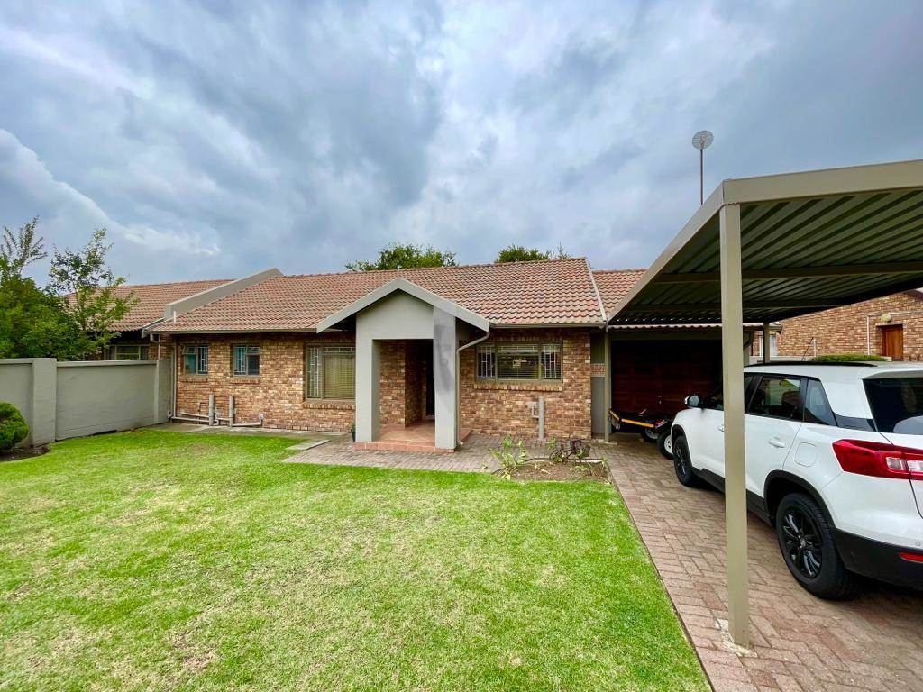 3 Bed Townhouse in Secunda photo number 2
