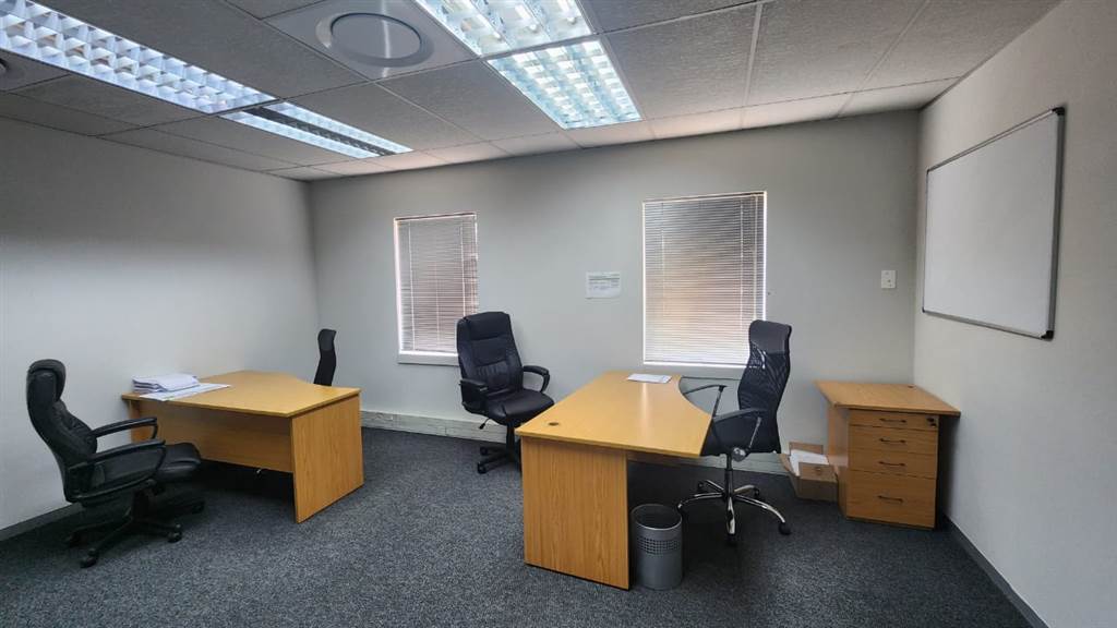 140  m² Commercial space in Centurion CBD photo number 10