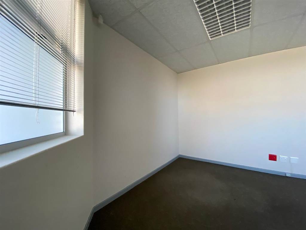 100  m² Commercial space in Milnerton Central photo number 2
