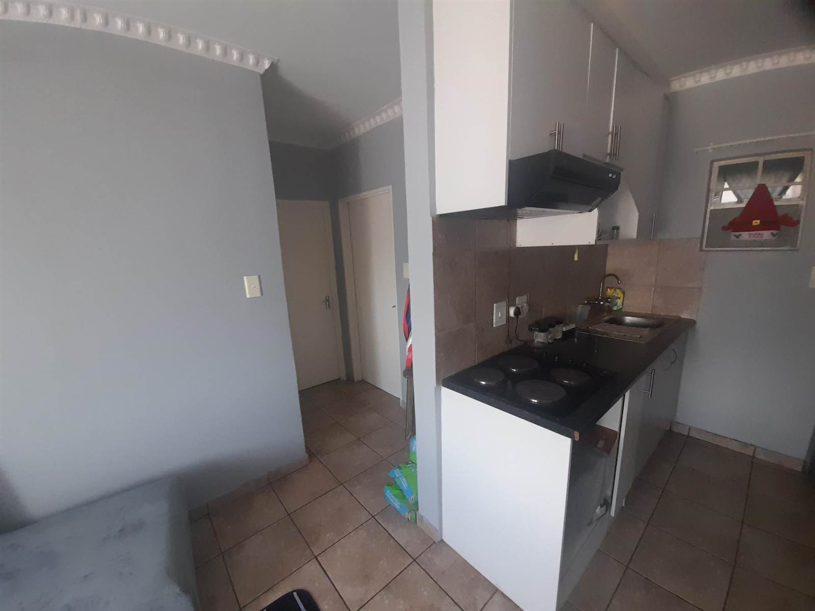 2 Bed Apartment in Parktown photo number 6