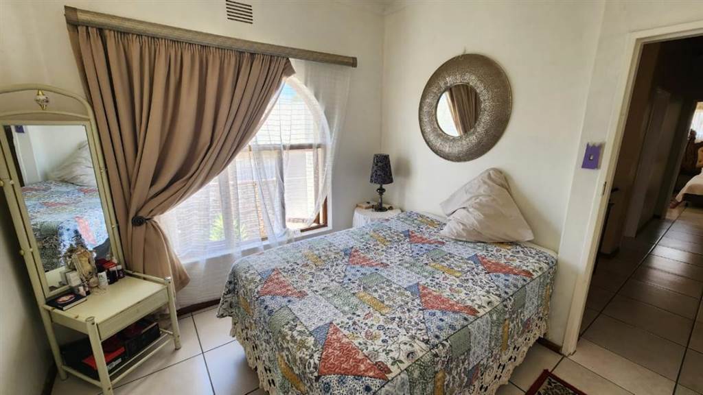 4 Bed House in Oudtshoorn photo number 16