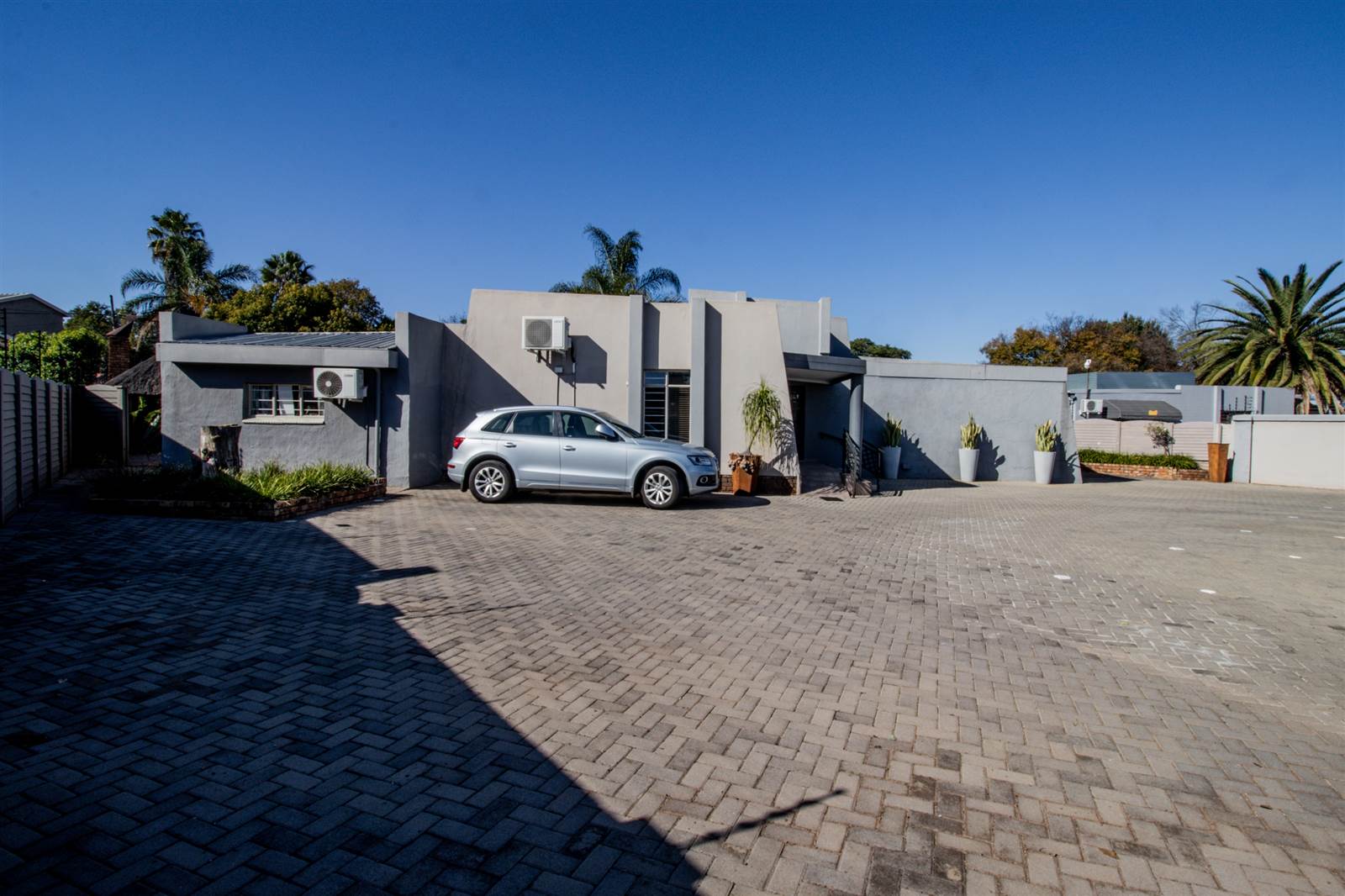 240  m² Commercial space in Doringkloof photo number 2