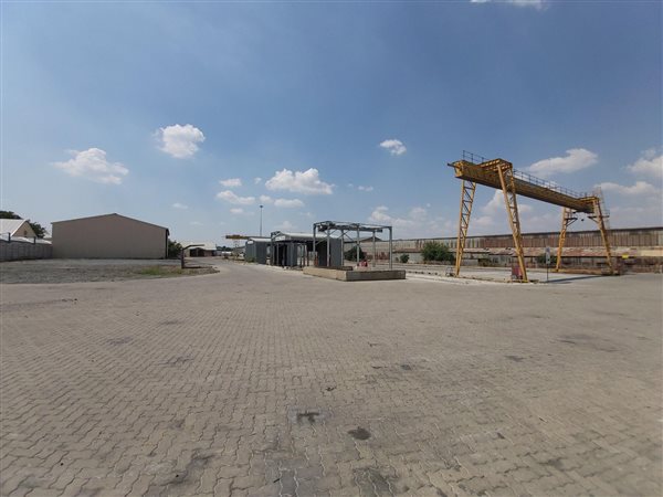 5 700  m² Industrial space