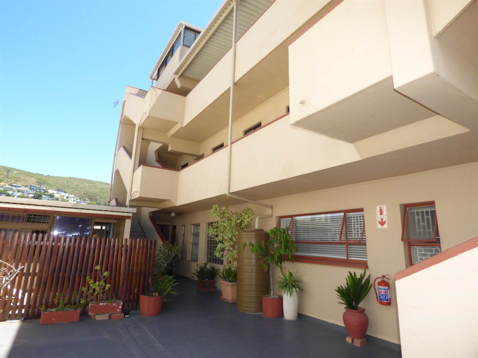 1 Bed Apartment in Tamboerskloof photo number 15