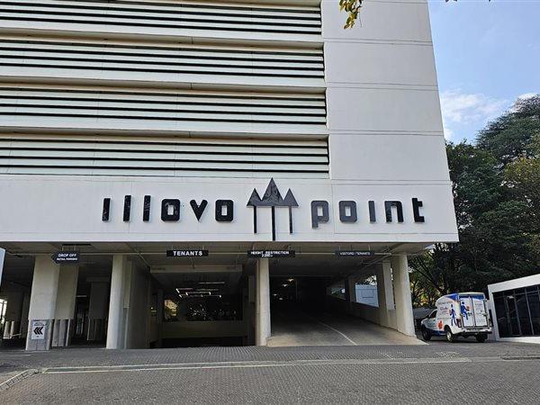 654  m² Retail Space in Illovo